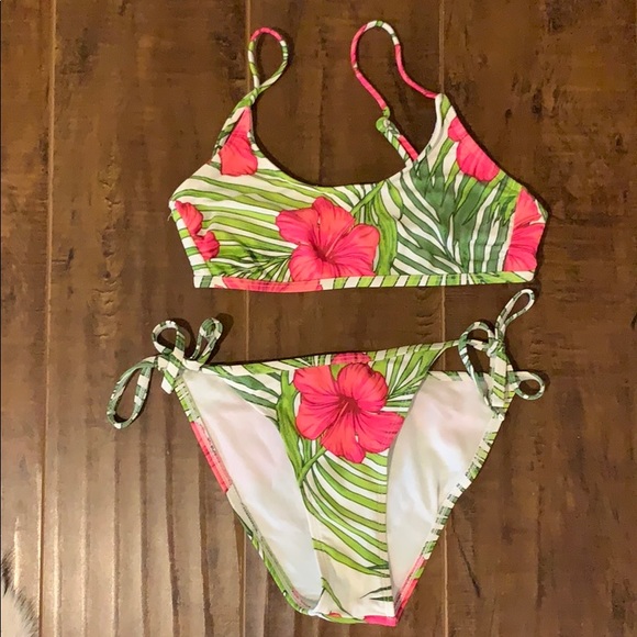NWOT Floral bikini - Picture 2 of 2